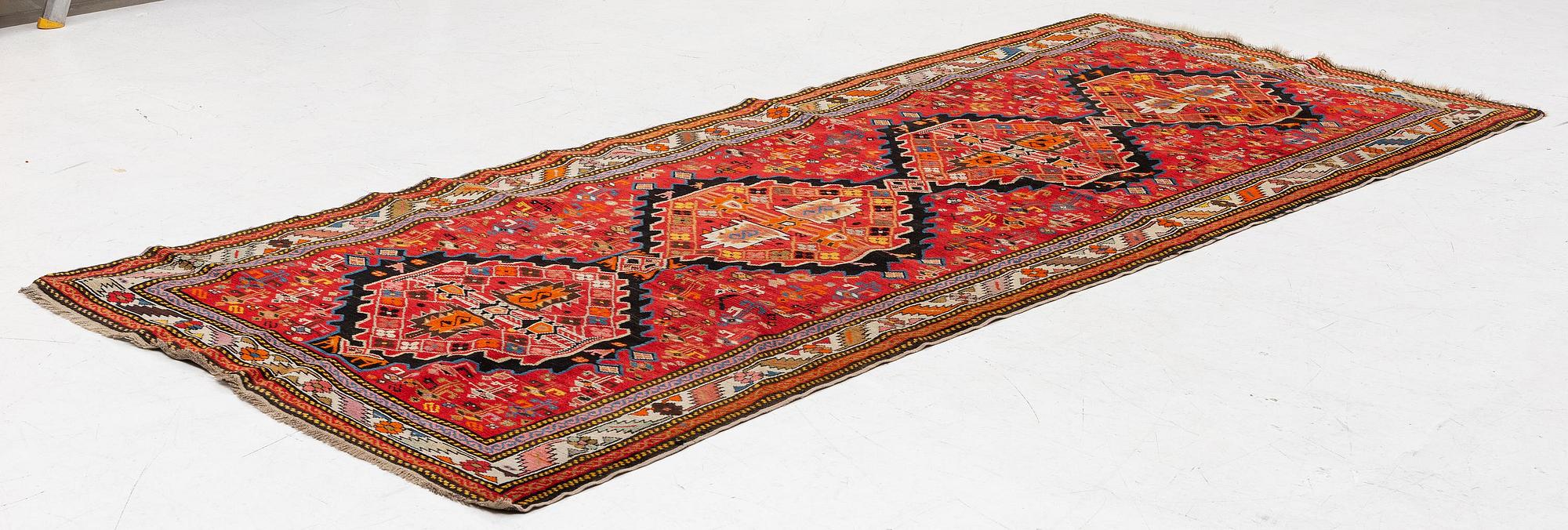 Gallerimatta, antik Karabagh, södra Kaukasus, ca 292 x 124 cm.