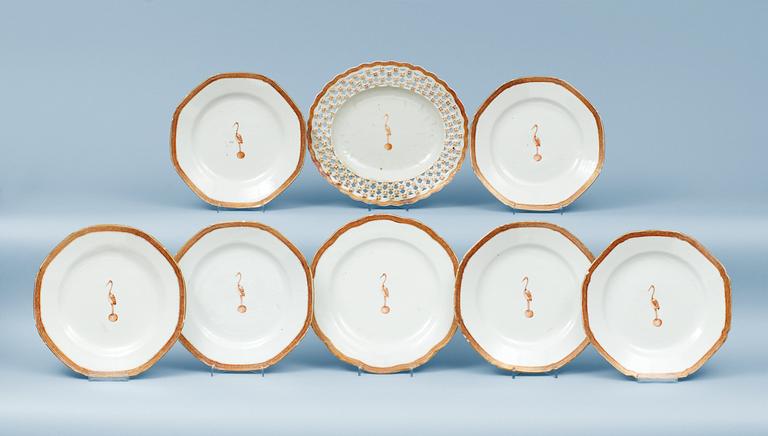 A set of seven plates and a serving dish, Qing dynasty, Jiaqing (1796-1820).