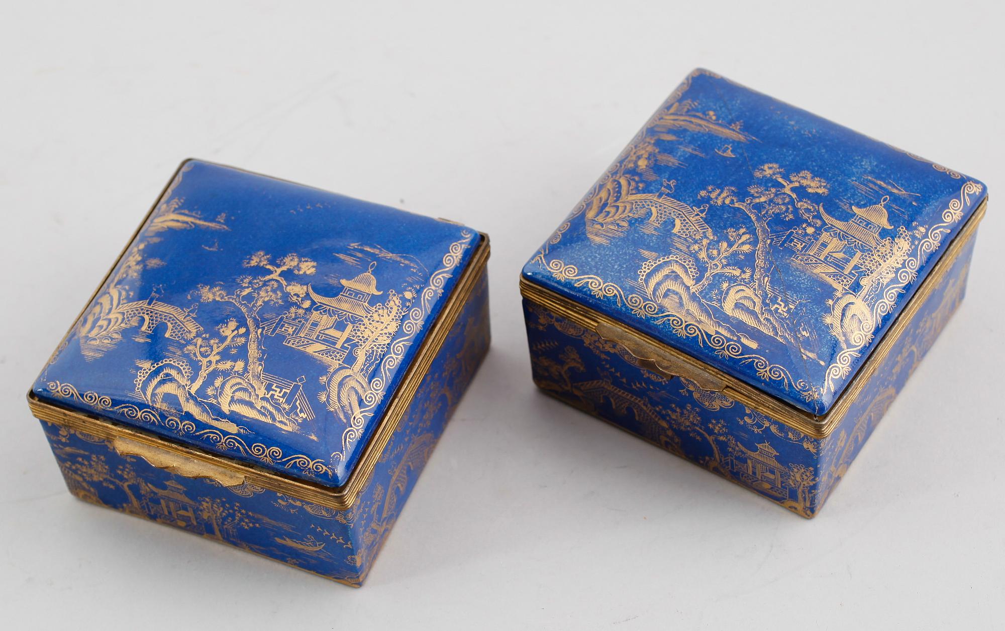 DOSOR, 1 par, porslin, Crown Staffordshire, England, 1900-talets första hälft.