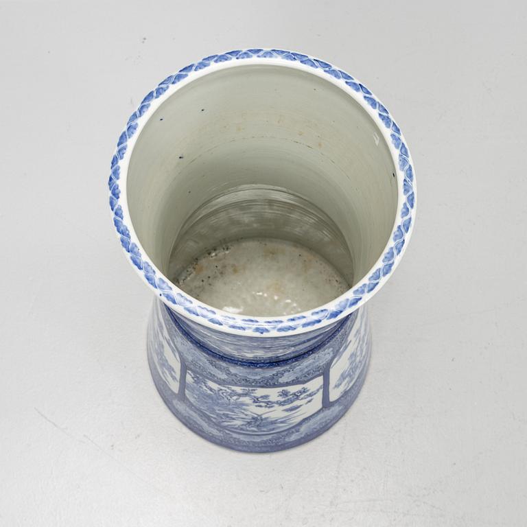 Vas, porslin, Japan, 1900-talets början.