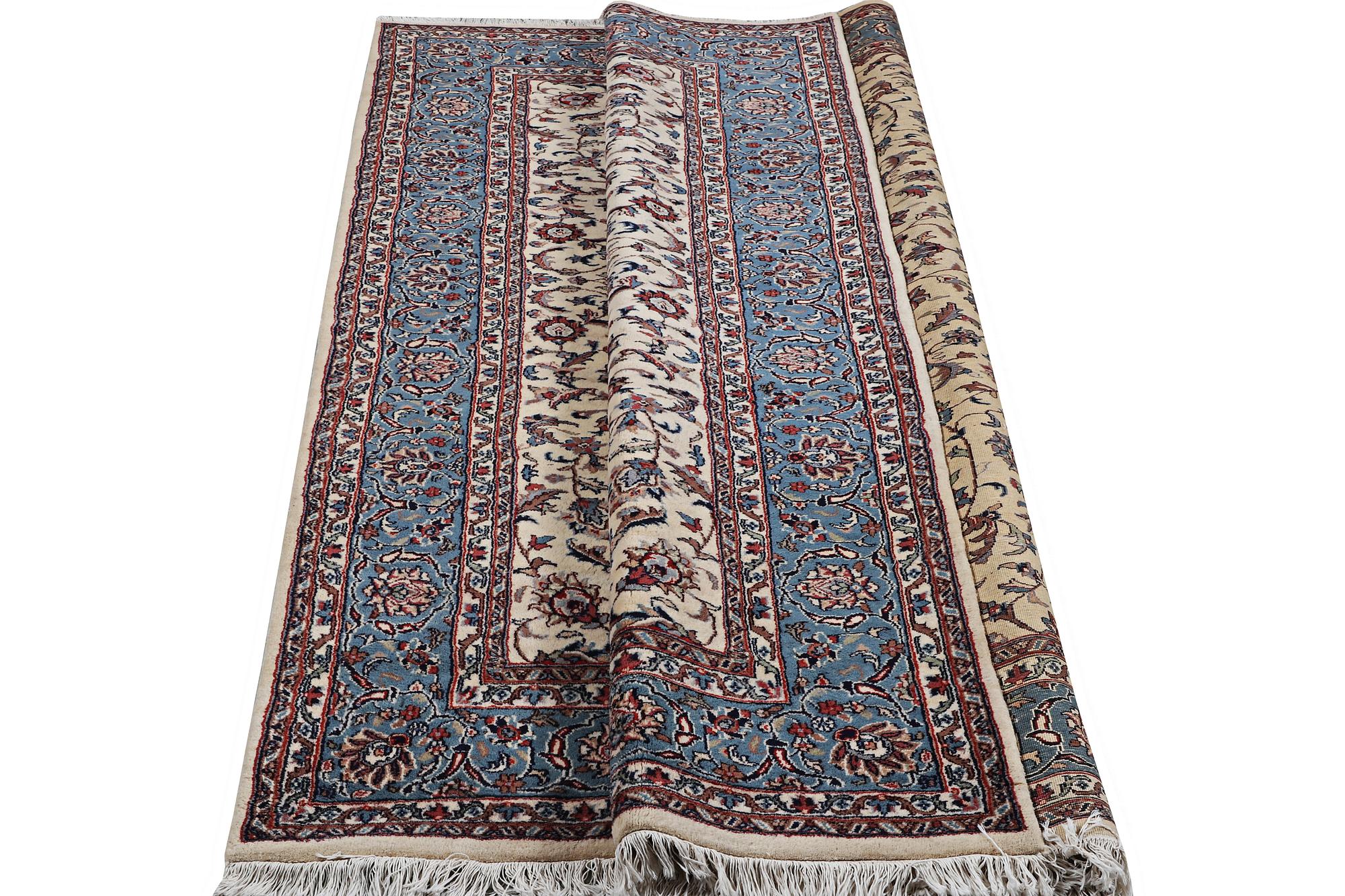 A carpet, Kashan, ca 314 x 237 cm.