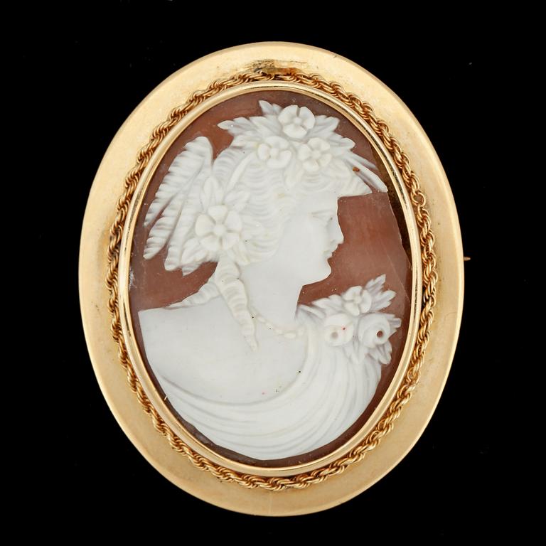 BROSCH, ram i 18k guld, Karl Almgren, Örebro 1943. Total vikt ca 19 gram.