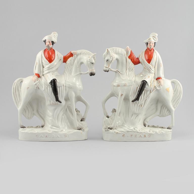FIGURINER, ett par, porslin, Staffordshire, 1800-talets senare del.