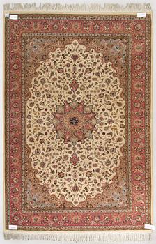 A Tabriz rug, approx. 276 x 183 cm.