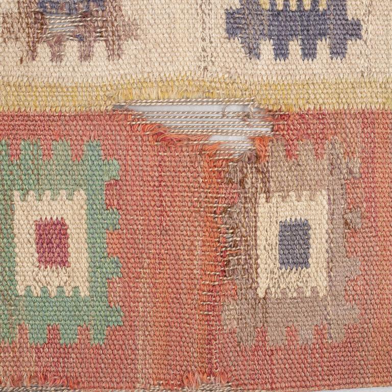 Märta Måås-Fjetterström, a carpet, "Röd grön äng", flat weave, ca 328-333 x 258,5-262 cm, signed AB MMF.