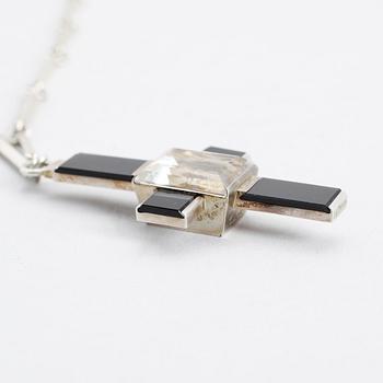 A Wiwen Nilsson silver and onyx pendant and chain, Lund 1939.