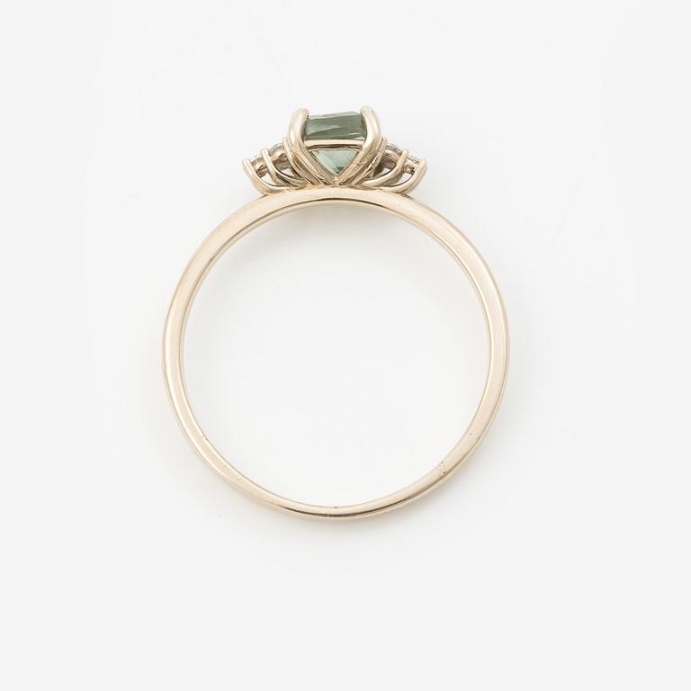 Ring in 14K white gold with tourmaline and brilliant-cut diamonds.