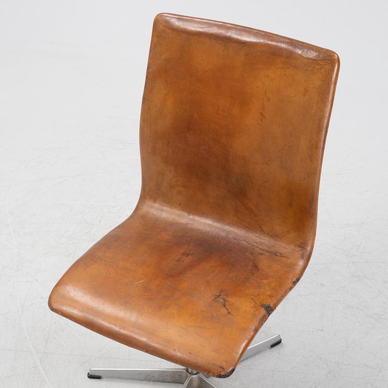 Arne Jacobsen, an 'Oxford' leather chair, Fritz Hansen, Denmark.