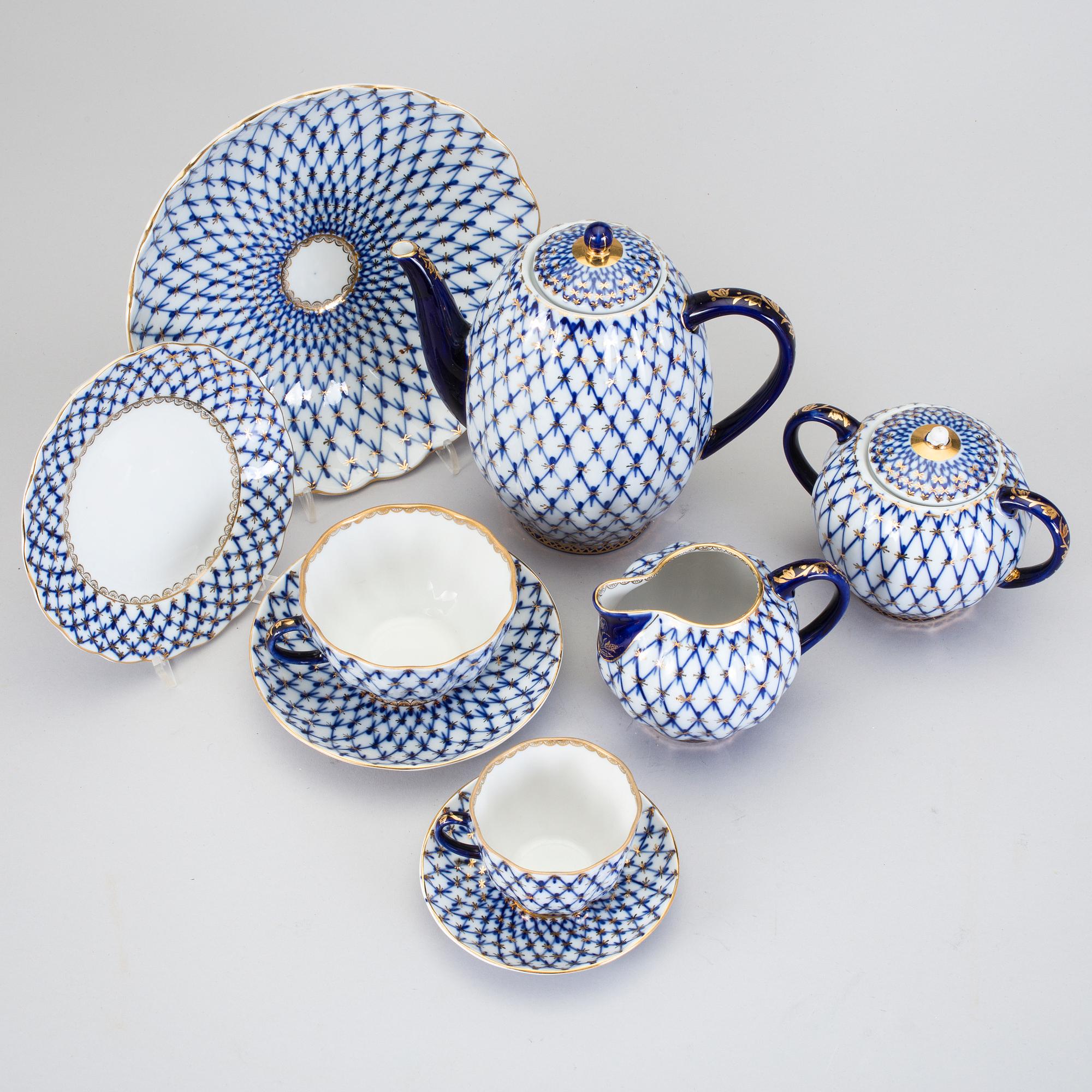 A coffee and teset of 21 pieces in porcelain, "Cobalt net", Lomonsov.