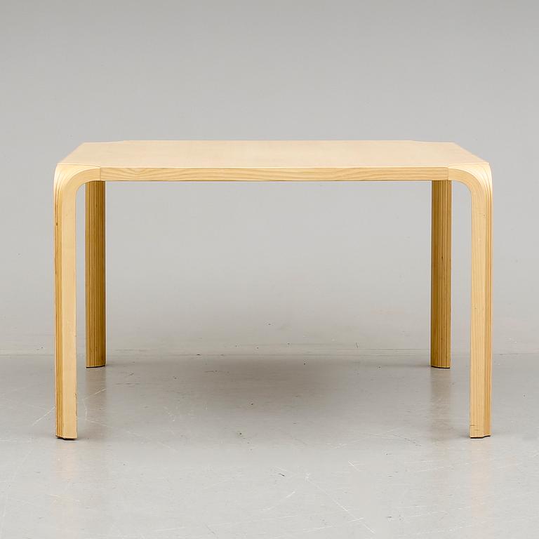SOFFBORD, "Fan leg table", Alvar Aalto, Artek, 1900-talets slut.