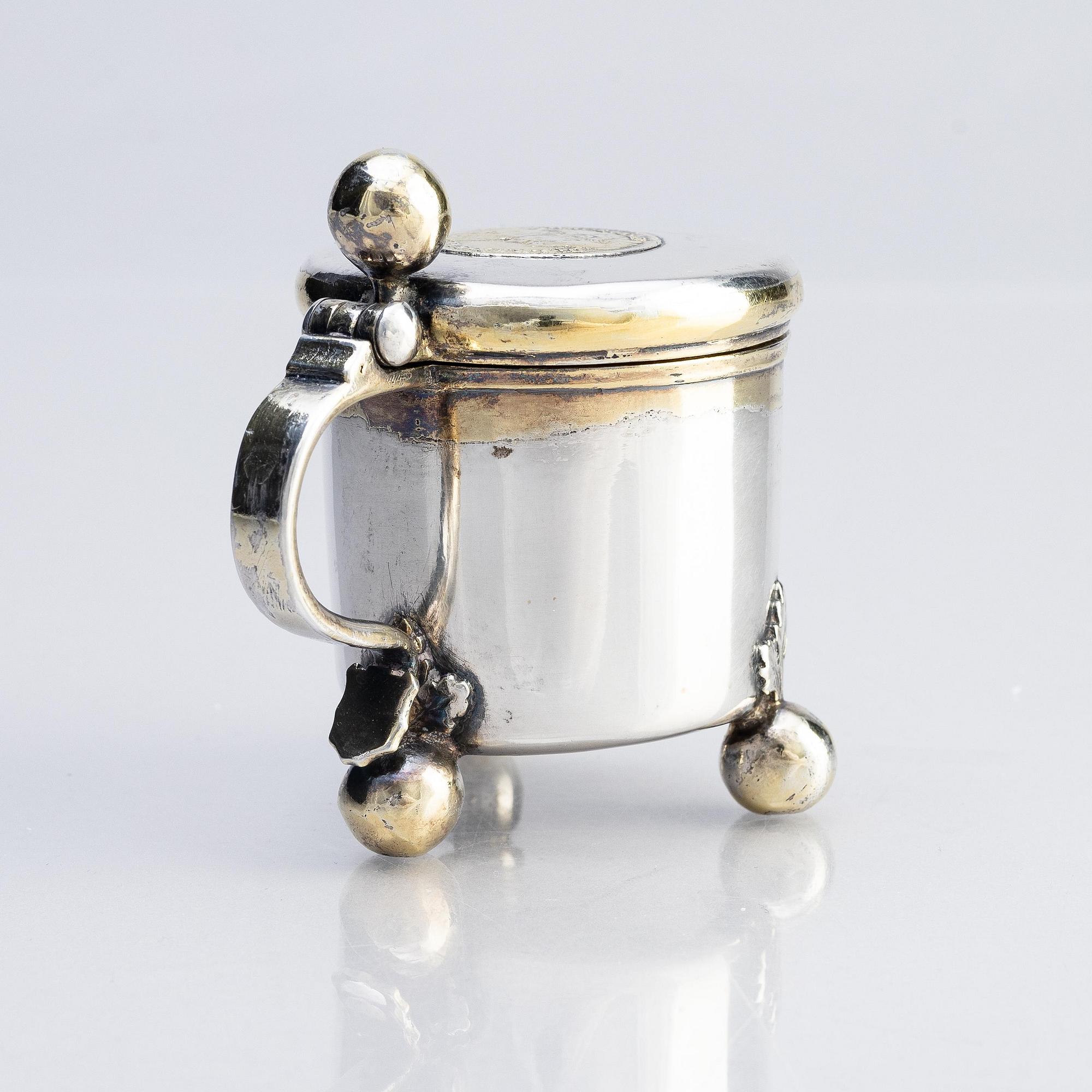 Johan Lorenz Starin, miniatyrdryckeskanna, silver, Stockhom 1742. Senbarock.