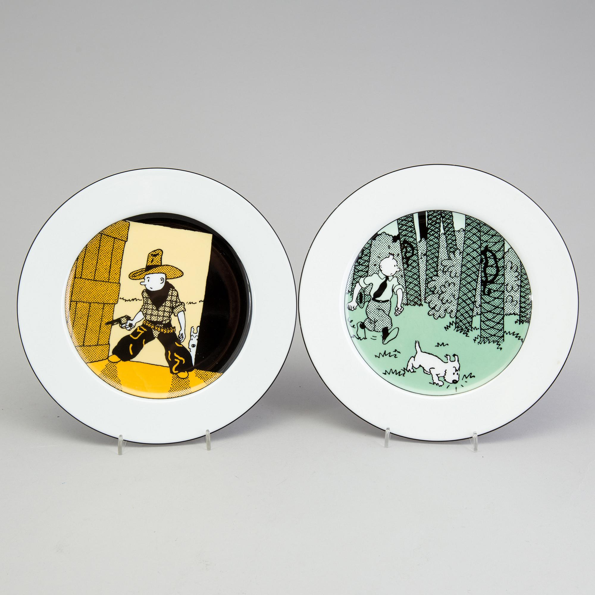 A set of 6 dinnerplates and two small plates and a serving tray depicting Tintin, Axis, France.