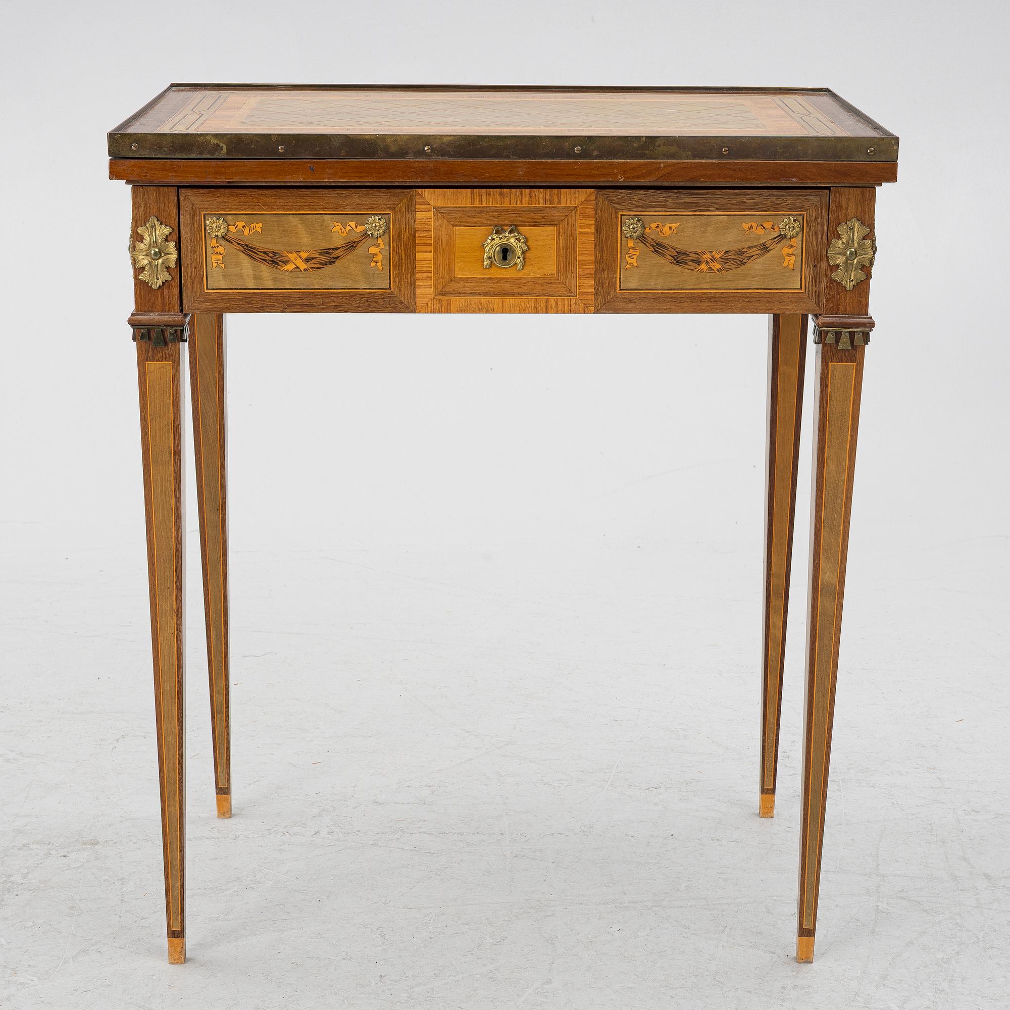 Damarbetsbord/spelbord, gustaviansk stil, 1900-talets första hälft.