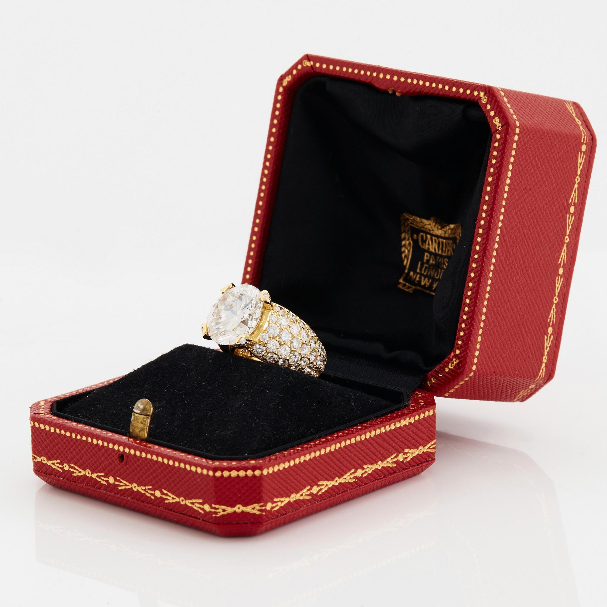 Ring 18K guld med en rund briljantslipad diamant 10.08 ct G vs2.