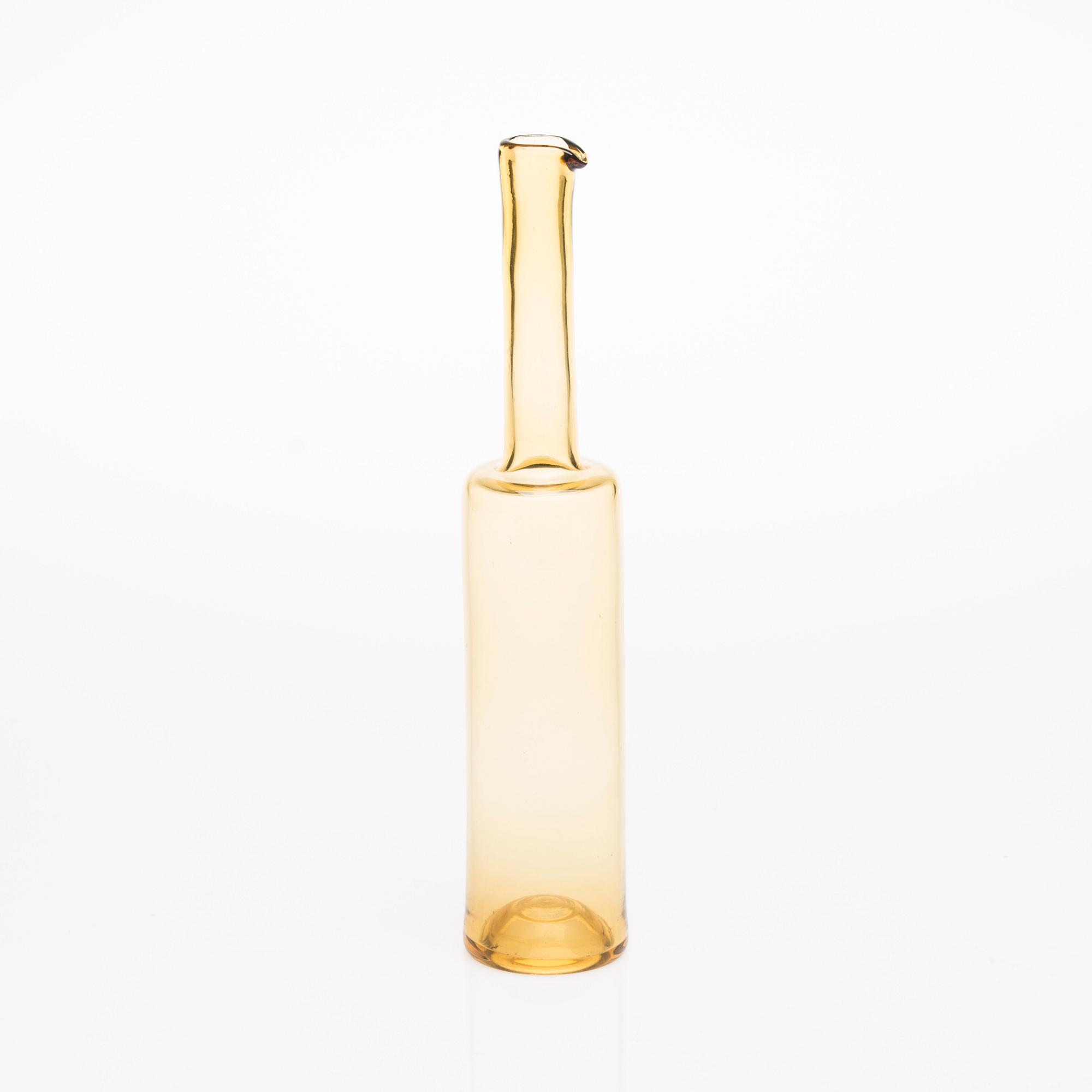 FLASKA, glas, signerad Nanny Still Riihimäen Lasi Oy. Modellen formgiven 1959.