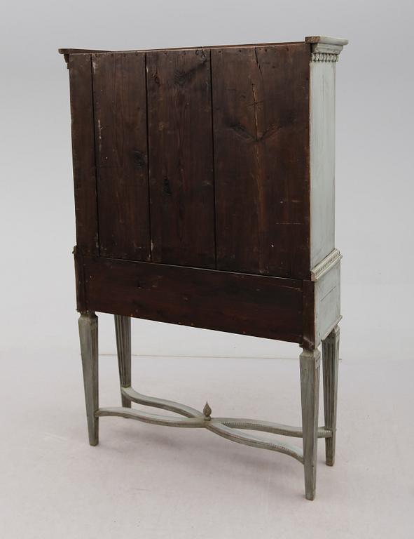 SKÅP, sengustavianskt, omkring år 1800.