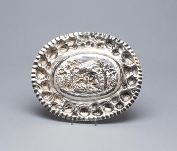 PRESENTERFAT, silver, barockstil 1800-tal. Ca 340gr.