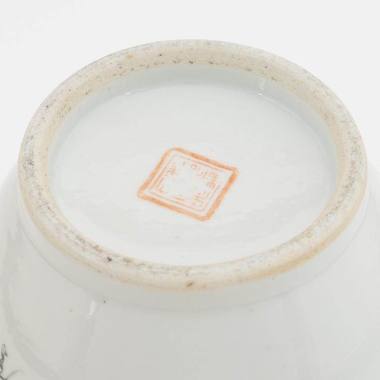 Vas, porslin, Kina, 1900-tal.