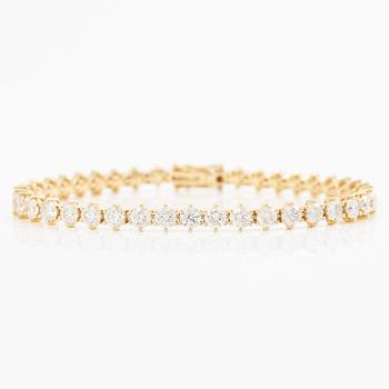 Tennis bracelet in 18K gold with brilliant-cut diamonds.