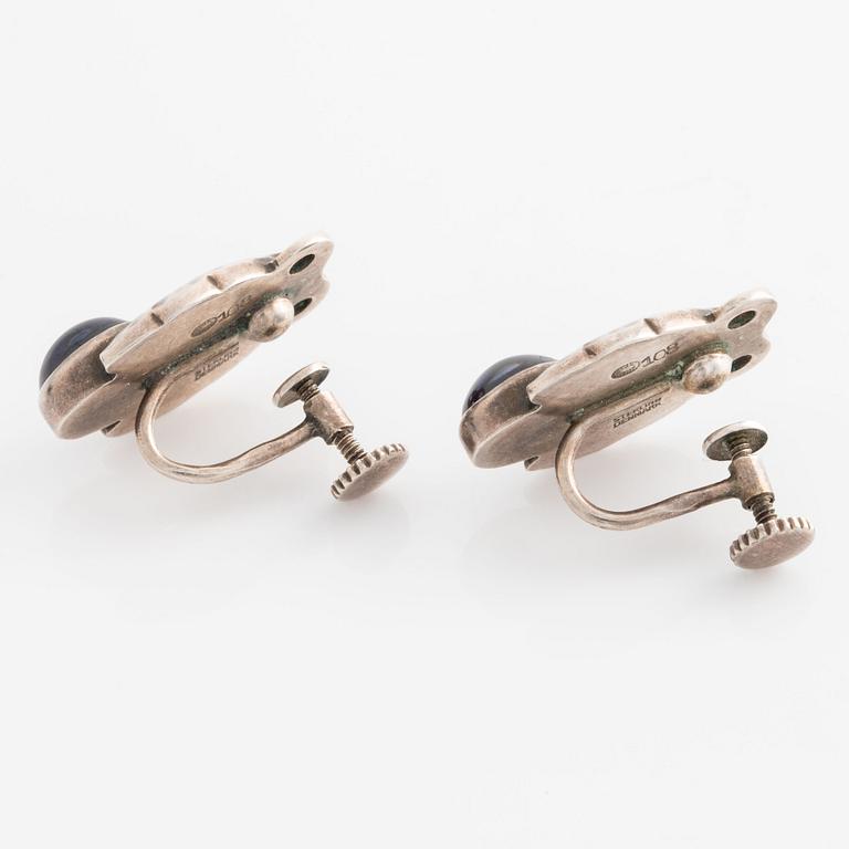 Georg Jensen, ett par örhängen, sterlingsilver med blå stenar.