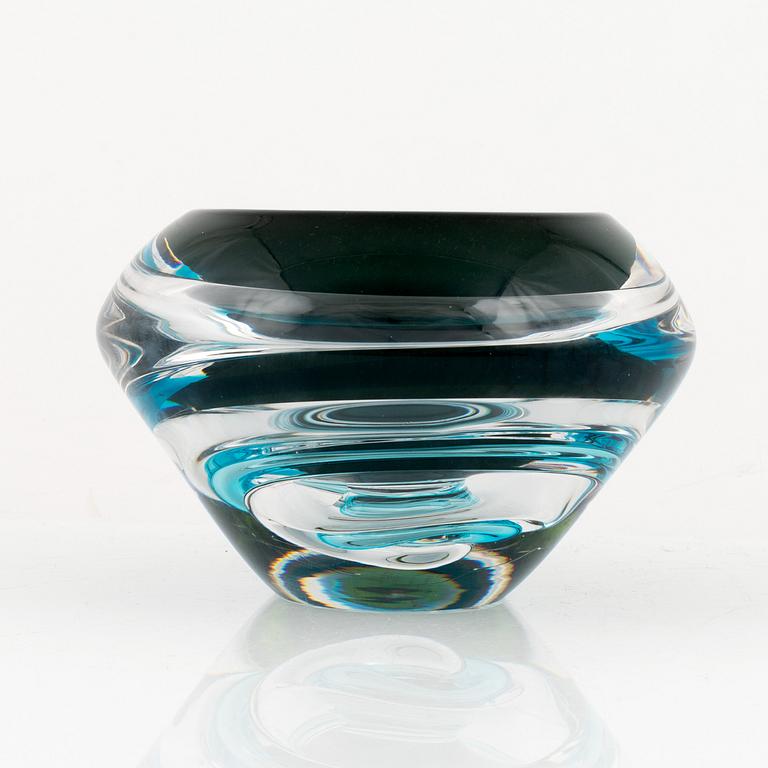 Lars Hellsten, a glass bowl, signed. Orrefors.