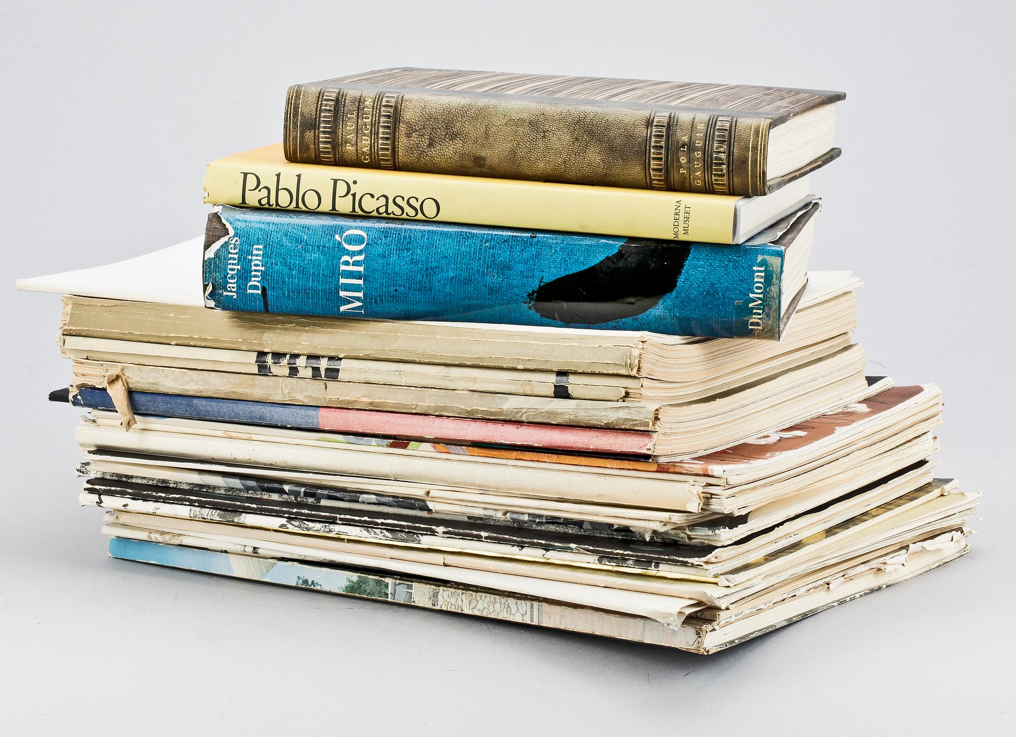 KONSTBÖCKER 7 st SAMT 18 st KONSTMAPPAR, bla "Joan Miró, leben und werk" av Jaques Dupin, Köln 1961.