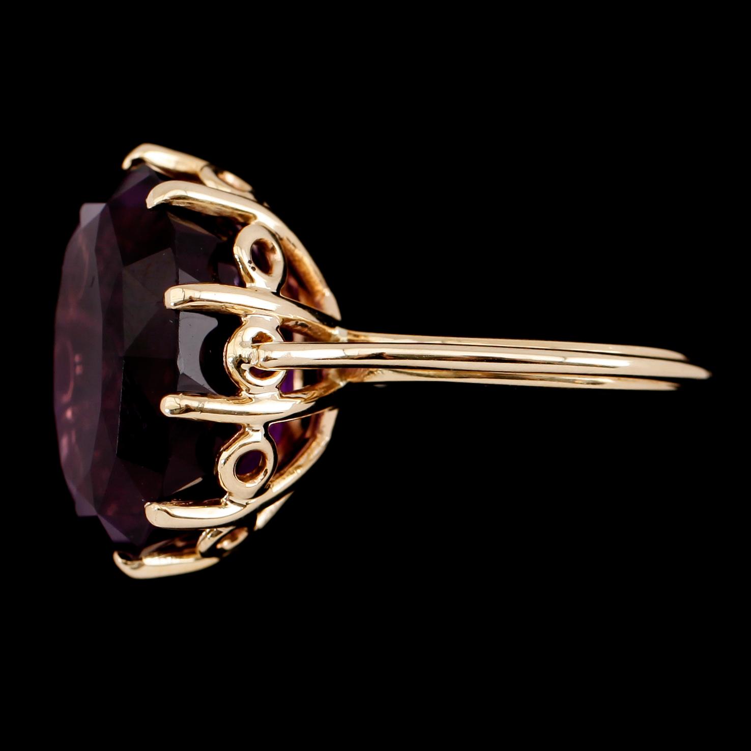 RING, 14 k guld, ametist 21.03 ct. Tot vikt ca 10 g.