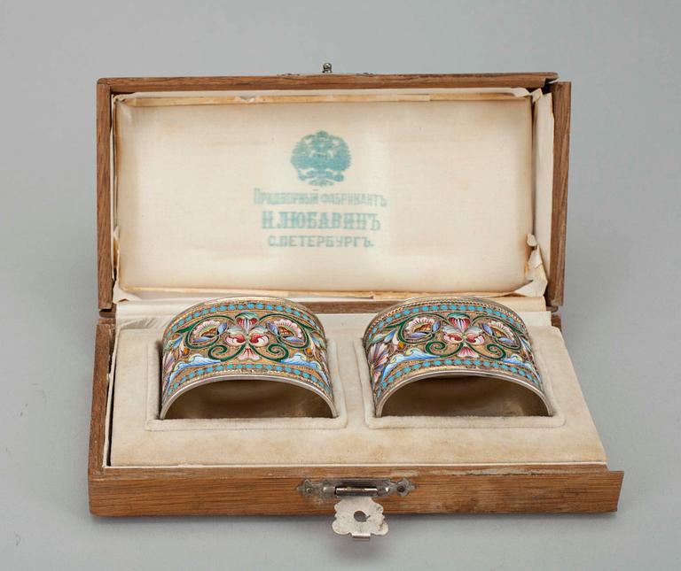 SERVETTRINGAR, 2 st, silver, Ryssland, Moskva, troligen Maria Cemenova 1908-1917.