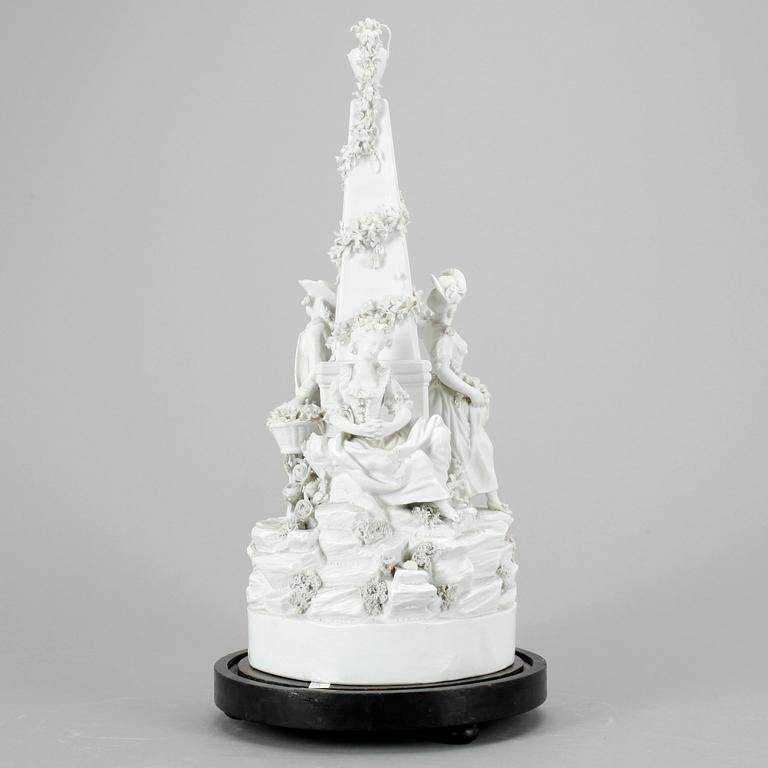 FIGURGRUPP, biskviporslin, Meissenliknande märke, 1900-tal.
