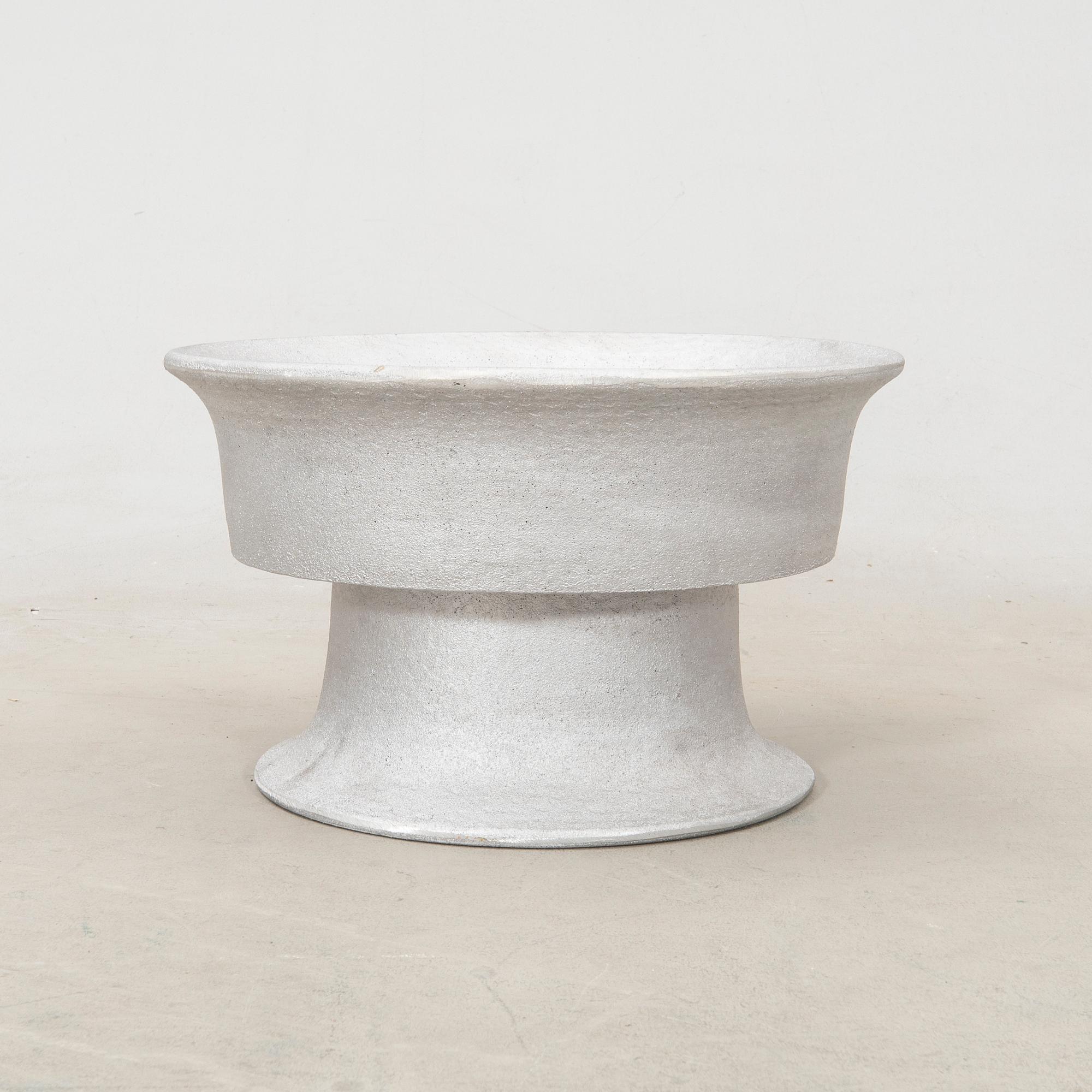 Signe Persson-Melin, ytterfoder Byarums bruk gjuten aluminium.