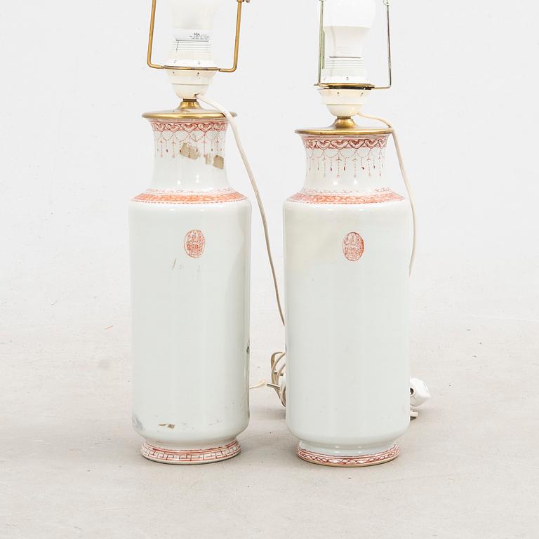 Bordslampor ett par, Kina, 1900-tal.