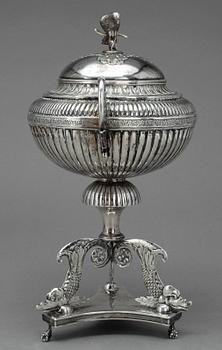 SOCKERSKÅL, silver, empire, ofullständiga stämplar, sannolikt Magnus Fryberg, verksam 1817-34 i Jönköping. Ca 781 gram .