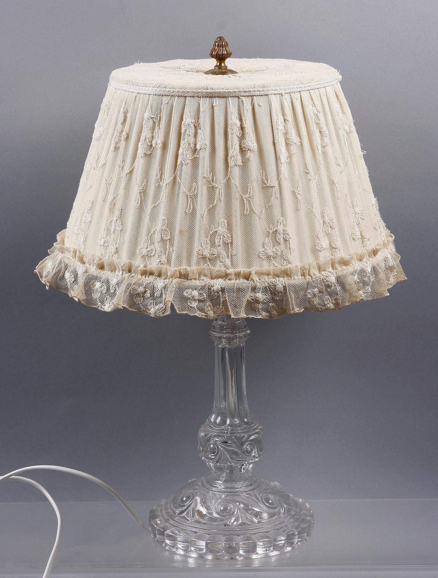 BORDSLAMPA, glas. Baccarat Deposé Frankrike.