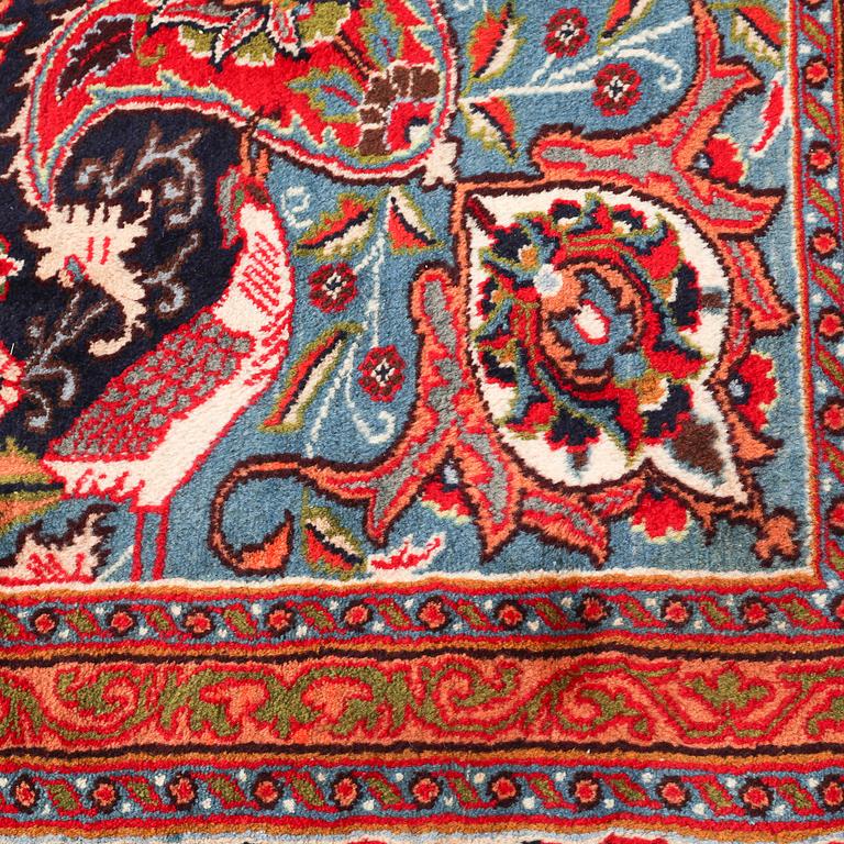 A Kashmar rug, ca 370 x 290 cm.