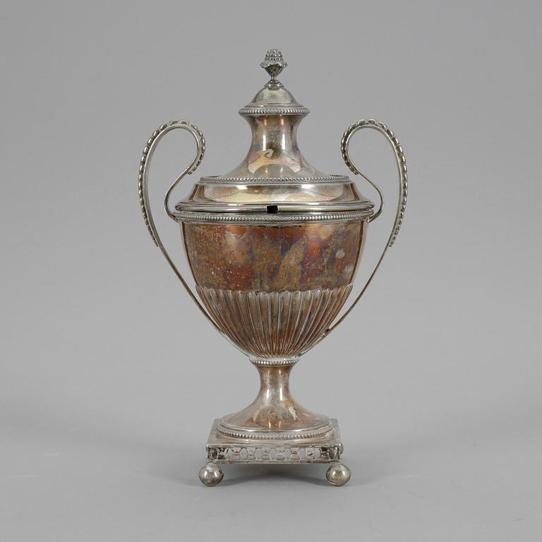 SOCKERSKÅL, silver, Stockholm, 1897. Vikt ca 441g.