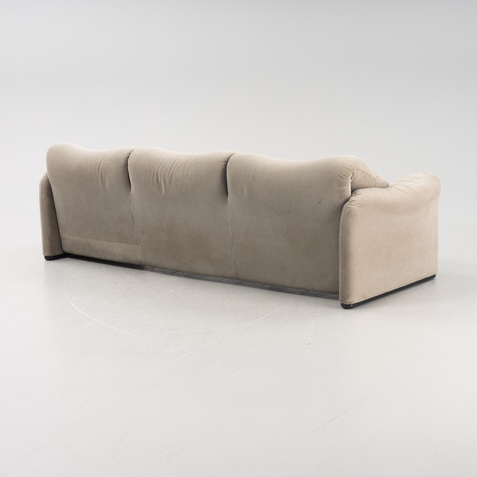 Vico Magistretti, soffa "Maralunga", Cassina, modellen formgiven 1973.