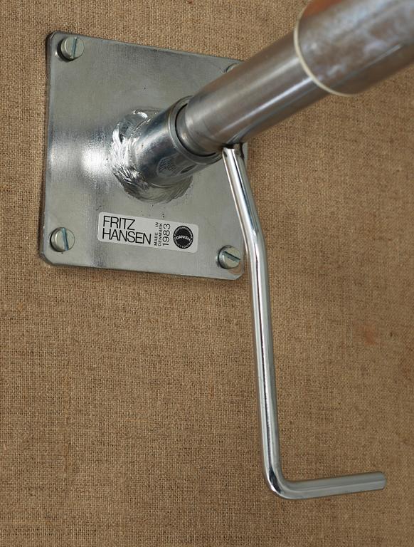 STOLAR, ett par, "Oxford", Arne Jacobsen, Fritz Hansen, Danmark, 1980-tal.