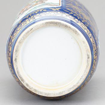 VAS, porslin, Kina, troligen 1800-talets slut.