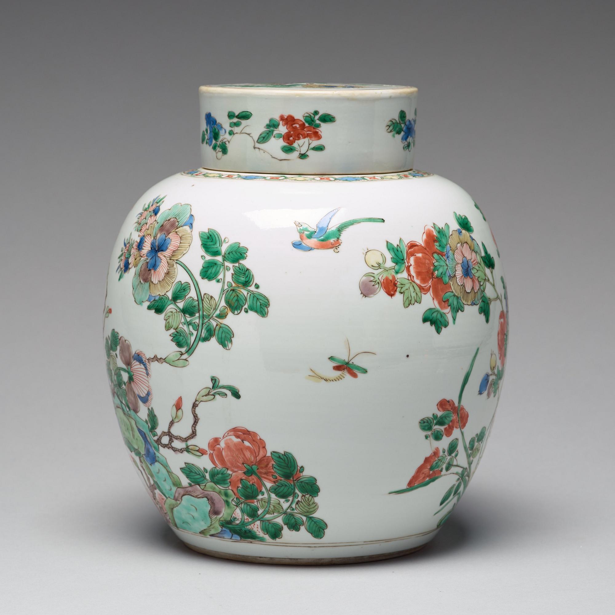 KRUKA med LOCK, porslin. Qingdynastin, Kangxi (1662-1722).