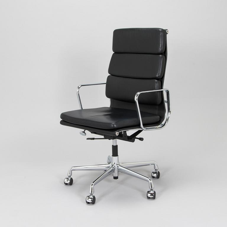 Charles & Ray Eames, Kontorsstol, "Soft Pad Chair EA 219, high backrest", Vitra. 2000-tal.