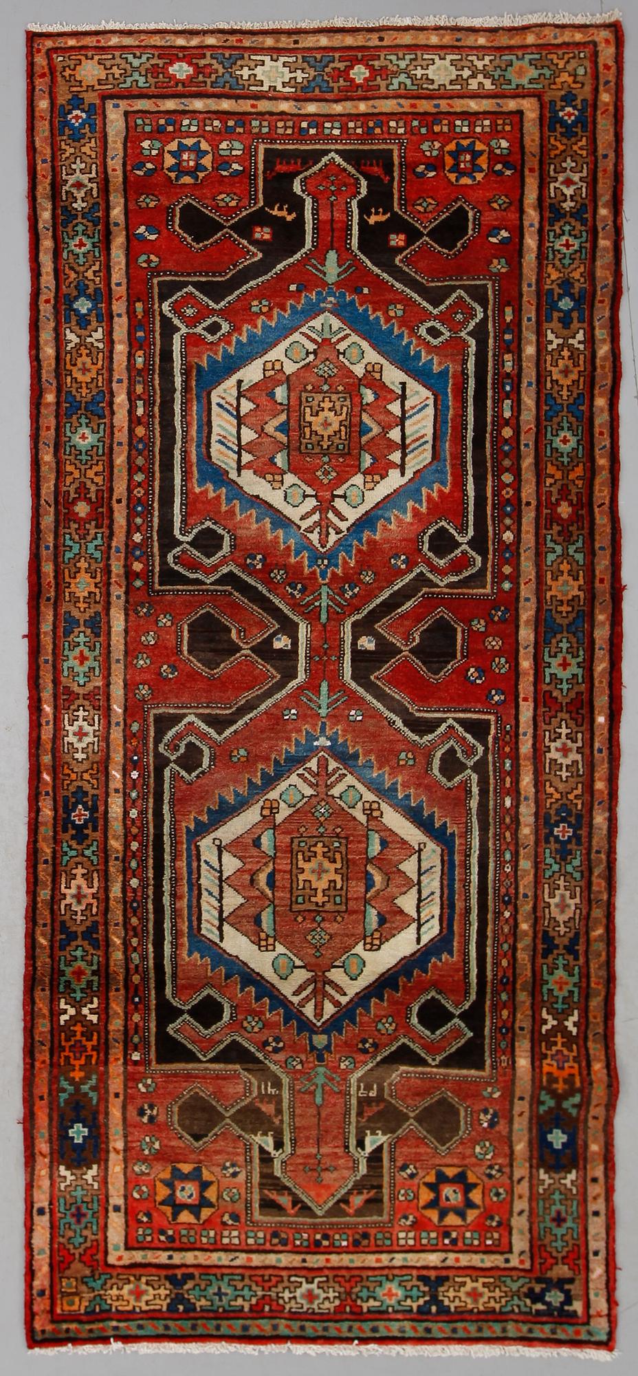 MATTA, Hamadan, ca 295 x 128 cm.