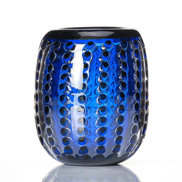 Edvin Öhrström, an ariel glass vase, Orrefors, Sweden 1948, no. 556.