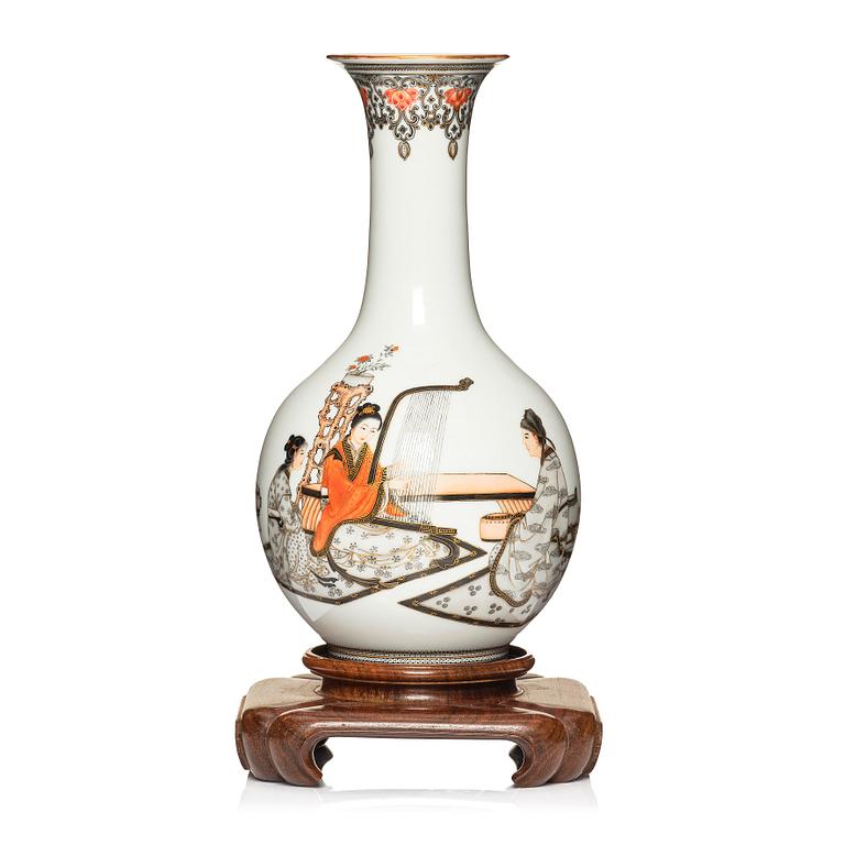 A finely painted Chinese vase, 20th Century.