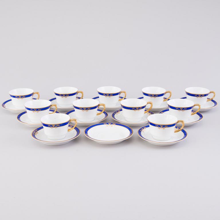 A 70-pcs set of dinnerware and for coffee, Arabia Finland 1932-1949.