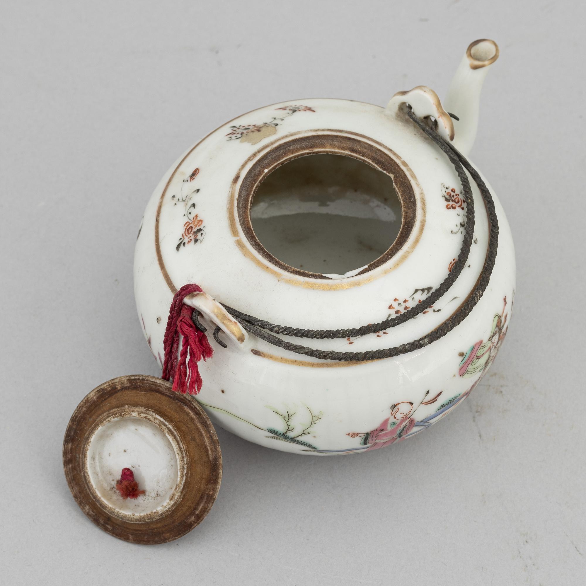 A Chinese porcelain tazza, bowl and teapot, late Qing dynasty, late 19th century.