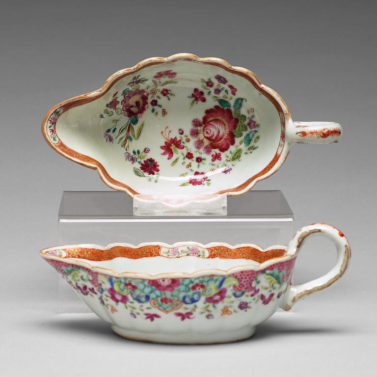 A pair of export porcelain famille rose sauce boats, Qing dynasty, 18th century.