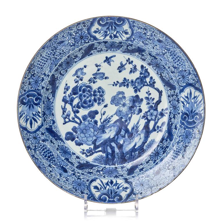 A blue and white dish, Qing dynasty, Kangxi (1662-1722).