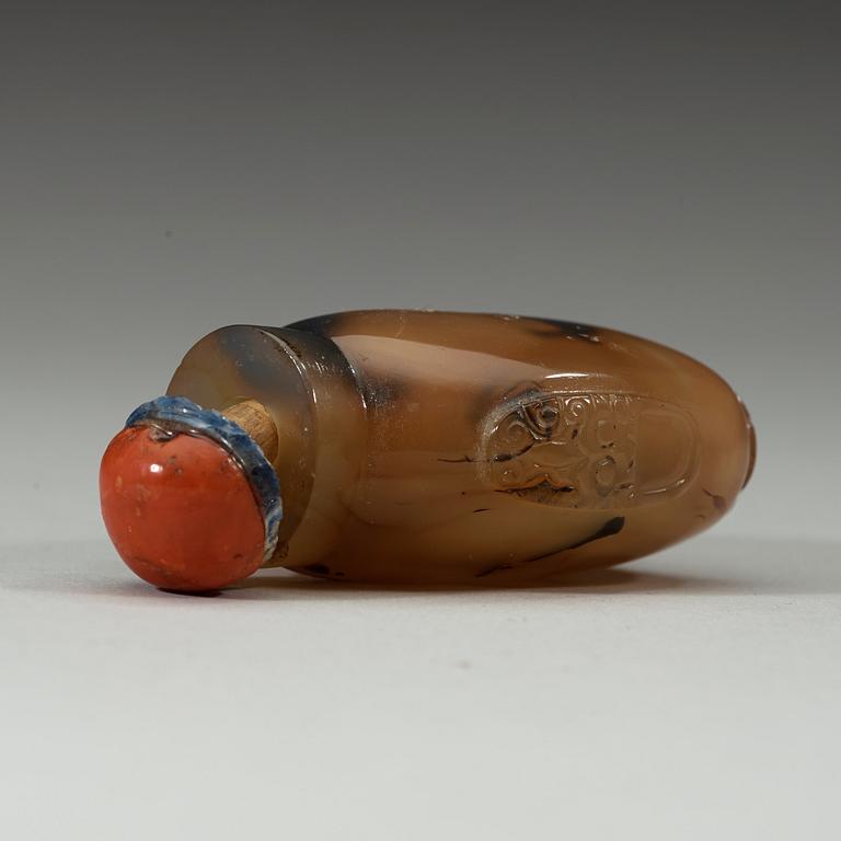 An agathe snuff bottle, Qing dynasty.