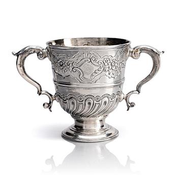 312. John Eckford II, pokal med hänklar, silver, London, England 1744.