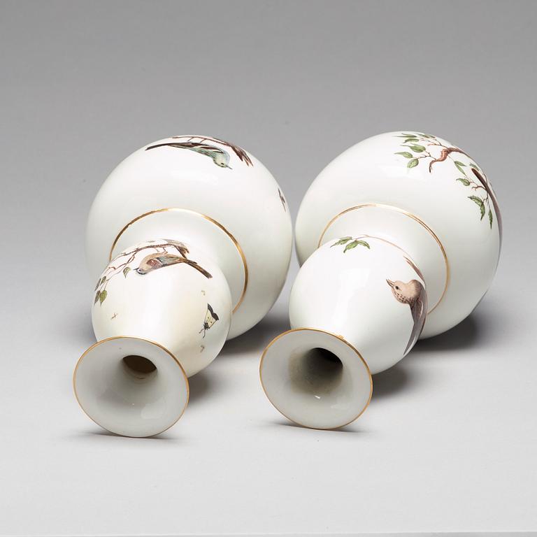 A pair of vases, 19th Century.